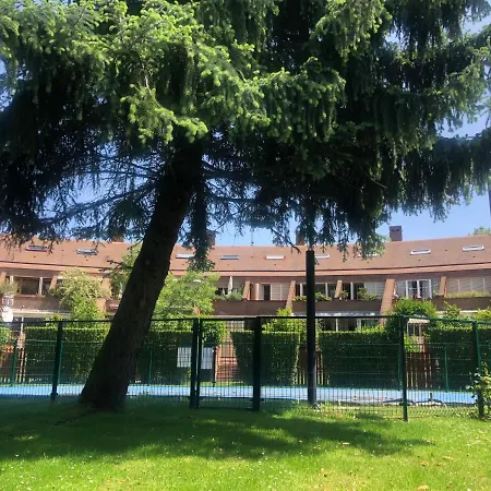 Alojamientos Castellana Jardin 1 Y 2 Parking Y Piscina Gratis!! Burgos Exterior photo